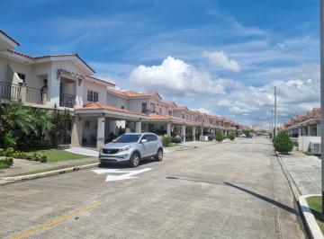 Casa de 3 habitaciones, Panamá · Single - Family House For Sale in Versalles, PH Reserva de Versalles, 314 m²
