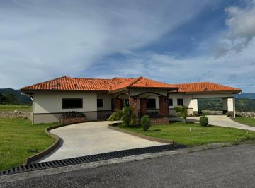 Casa · 193m² · 3 Recámaras · 2 Estacionamientos · Se Vende Casa en Alto Boquete, Chiriquí