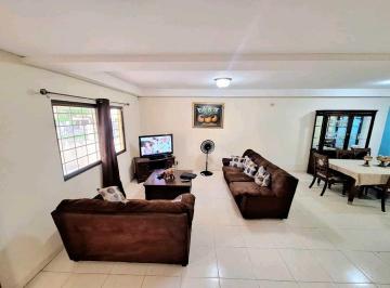 Casa · 248m² · 4 Recámaras · 3 Estacionamientos · Alquilo Casa Amoblada en Cerro Viento