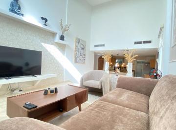 Casa · 521m² · 3 Recámaras · 4 Estacionamientos · En Tucán Villa en Venta con Piscina Dentro del Country Club