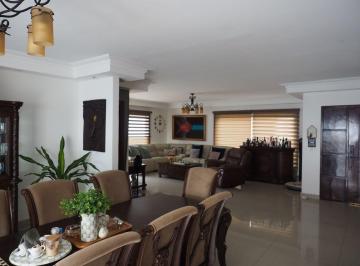 Casa · 595m² · 4 Recámaras · 2 Estacionamientos · Venta y Alquiler: Casa en Altos del Golf