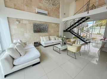 Casa · 305m² · 3 Recámaras · 4 Estacionamientos · Casa en Alquiler Costa Sur – PH Costa Esmeralda
