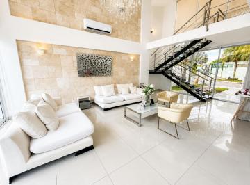 Casa · 305m² · 3 Recámaras · 4 Estacionamientos · Casa en Alquiler Costa Sur – PH Costa Esmeralda