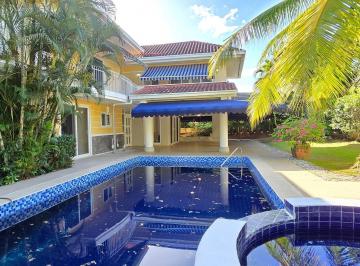 Casa · 500m² · 4 Recámaras · 4 Estacionamientos · Casa en Venta con Piscina Privada en Camino de Cruces