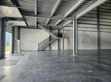 Bodega-Galpón-Depósito · 2200m² · 4 Estacionamientos · Alquilo Bodega Centenario