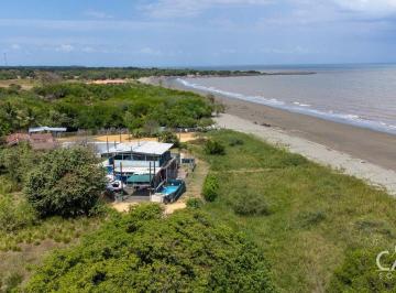 Casa de 4 habitaciones, Chitré · Amplio Hostal de 4 Dorm. Frente Al Mar en Playa Honda - Cerca a Chitre
