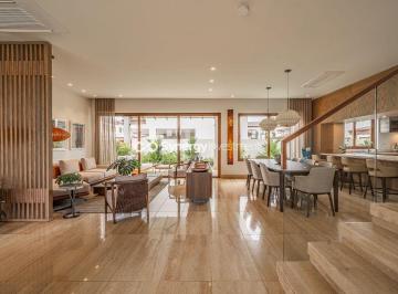 LUJO y ELEGANCIA, esta propuesta residencial brinda una experiencia de CONFORT.  · Casa en Venta en Santa María