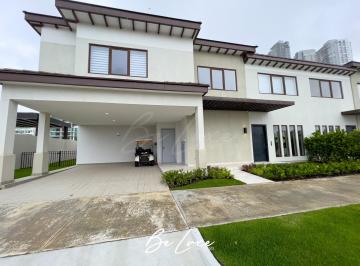 Casa · 318m² · 3 Recámaras · 2 Estacionamientos · Vendo Casa a Estrenar en Santa Maria (P)