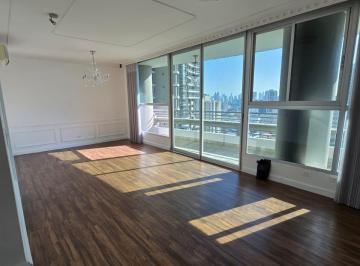Apartamento de 3 habitaciones, Panamá · El Cangrejo - Bella Vista: Luxor Remodelado, Como Nuevo, 145 m², 3 Recámaras