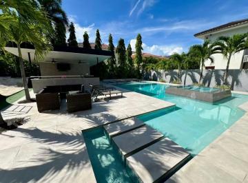 Casa · 940m² · 5 Recámaras · 4 Estacionamientos · Venta Casa en Costa del Este con Piscina 940 m Cv