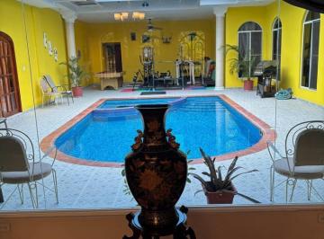 Casa de 4 habitaciones, Antón · Se Vende Casa Amoblada con Piscina Interna en Santa Clara. Se Remata por Mudanza