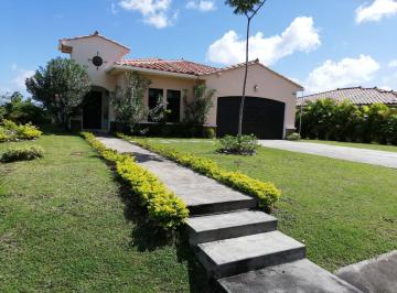 Casa · 1500m² · 3 Recámaras · 6 Estacionamientos · Venta de Casa en Hacienda Pacifica, San Carlos, Panamá
