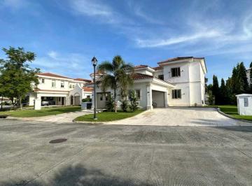 Casa · 800m² · 5 Recámaras · 6 Estacionamientos · Venta de Casa de Lujo en Santa Maria