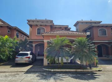 Casa · 323m² · 4 Recámaras · 3 Estacionamientos · Se Vende Casa en Costa Sur - El Doral