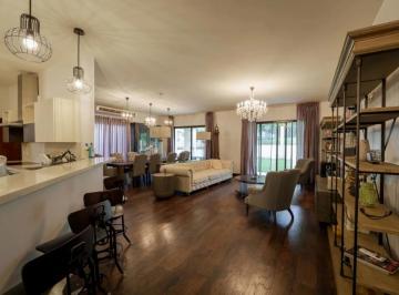 Casa · 545m² · 4 Recámaras · 4 Estacionamientos · Venta de Residencia en Clayton