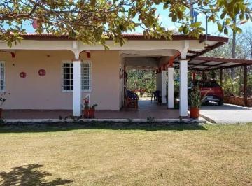 Casa · 1900m² · 5 Recámaras · 2 Estacionamientos · Venta de Residencia en Penonomé