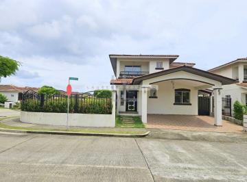 Casa de 4 habitaciones Venta USD 265,000 · Venta de Casa en Esquina Residencial Spring Hills - Costa Verde. Negociable