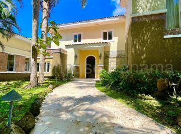 Casa de 3 habitaciones, Arraiján · Venta de Casa Amplio Jardin y Piscina 1.420 m² en Tucan Country Club 25*4303 Mfk