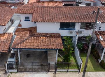 Casa · 220m² · 4 Recámaras · 2 Estacionamientos · Casa en Venta en Altos de Panama de 4 Recamaras