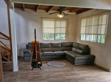 Casa · 307m² · 4 Recámaras · 6 Estacionamientos · Remate Vendo Casa de 2 Pisos en Altos de Cerro Azul.
