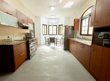 Casa · 345m² · 4 Recámaras · Venta de Residencia Costa Sur