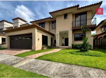 Casa · 545m² · 5 Recámaras · 4 Estacionamientos · Vendo Mansion Hermosa en Embassy Club Clayton