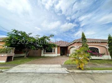Casa de 4 habitaciones, Panamá · Venta de Casa en Costa Sur