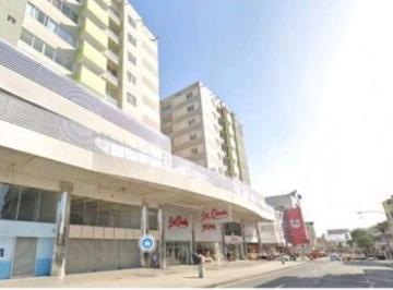 Local comercial · 1000m² · 4 Recámaras · Alquiler Local 1000 M² planta Baja Av Central Calidonia Pt