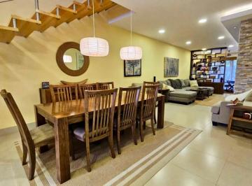 Casa · 270m² · 3 Recámaras · 2 Estacionamientos · Venta de Residencia San Carlos