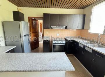Casa de 4 habitaciones, Panamá · Venta de Casa en San Francisco