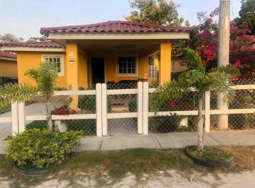 Casa · 165m² · 2 Recámaras · 1 Estacionamientos · Vendo Casa en Rio Hato Sta Clara