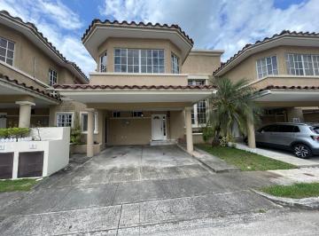 Casa · 300m² · 3 Recámaras · 2 Estacionamientos · Oportunidad! Venta de Casa en Condado del Rey PH Dorado Lakes