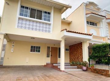 Casa de 3 habitaciones, Panamá · Vendo Casa Duplex en Betania Miraflores