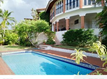 Casa de 5 habitaciones, Panamá · Gema en El Centro de La Ciudad – Casa en La Alameda / Dos Mares