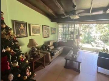 Casa · 300m² · 4 Recámaras · 3 Estacionamientos · Venta de Residencia Llanos de Curundú