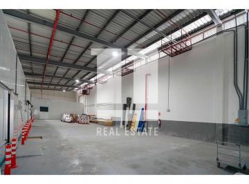 Bodega-Galpón-Depósito · 1515m² · 4 Estacionamientos · Se Alquila Bodega de 1515 m en La Loceria