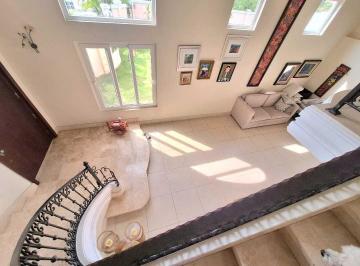Casa · 609m² · 5 Recámaras · 2 Estacionamientos · Venta de Casa en Altos de Panamá Condado del Rey
