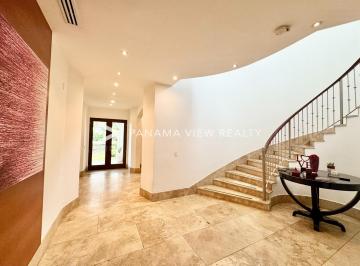 Casa · 650m² · 4 Recámaras · 5 Estacionamientos · Fairway Estates / Santa Maria / Venta