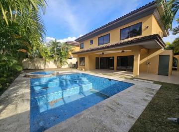 Casa · 350m² · 4 Recámaras · 2 Estacionamientos · Alquiler Casa en Costa del Este con Pisicna 4 Rec Antigua Mld