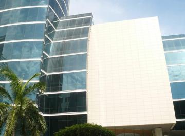Oficina comercial · 94m² · 1 Estacionamientos · Se Alquila Oficina Amoblada en Costa del Este, Panamá