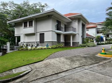 Casa de 4 habitaciones, Panamá · Casa de Dos Pisos en Venta en Camino de Cruces, Ciudad de Panamá