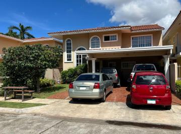 Casa de 3 habitaciones, Panamá · Vendo Casa en Residencial Castel Novo Chanis