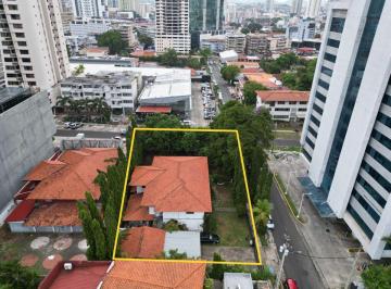 Casa de 4 habitaciones, Panamá · Venta de Casa en Obarrio, 450 m² de Construcción y 1,000 m² de Terreno