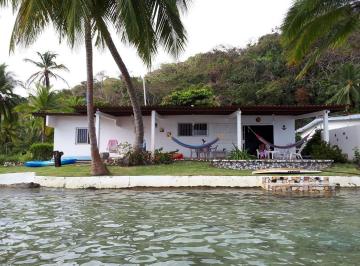 Casa de 4 habitaciones, Portobelo · Venta de Casa de Playa en La Guaira Colon