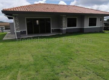 Casa de 3 habitaciones, Boquete · Boquete Canyon Village
