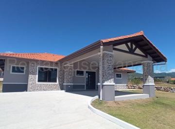 Casa de 3 habitaciones, Boquete · Boquete Canyon Village