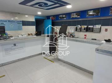 Local comercial · 120m² · 3 Estacionamientos · Alquiler de Local en Vista Hermosa