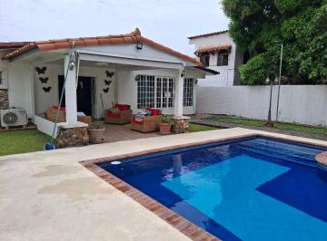 Casa · 227m² · 5 Recámaras · 4 Estacionamientos · Casa de Playa a La Venta en Coronado Negociable
