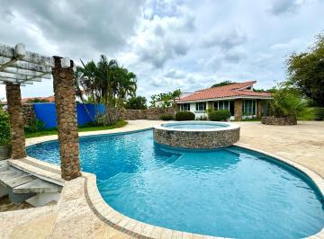 Casa · 425m² · 3 Recámaras · 2 Estacionamientos · Punta Barco Village - Casa - Venta