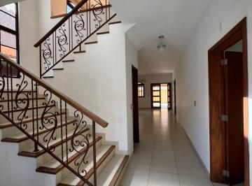Casa de 4 habitaciones, Panamá · El Doral. 328 m 4r 4.5b Cbs Terraza $455,000